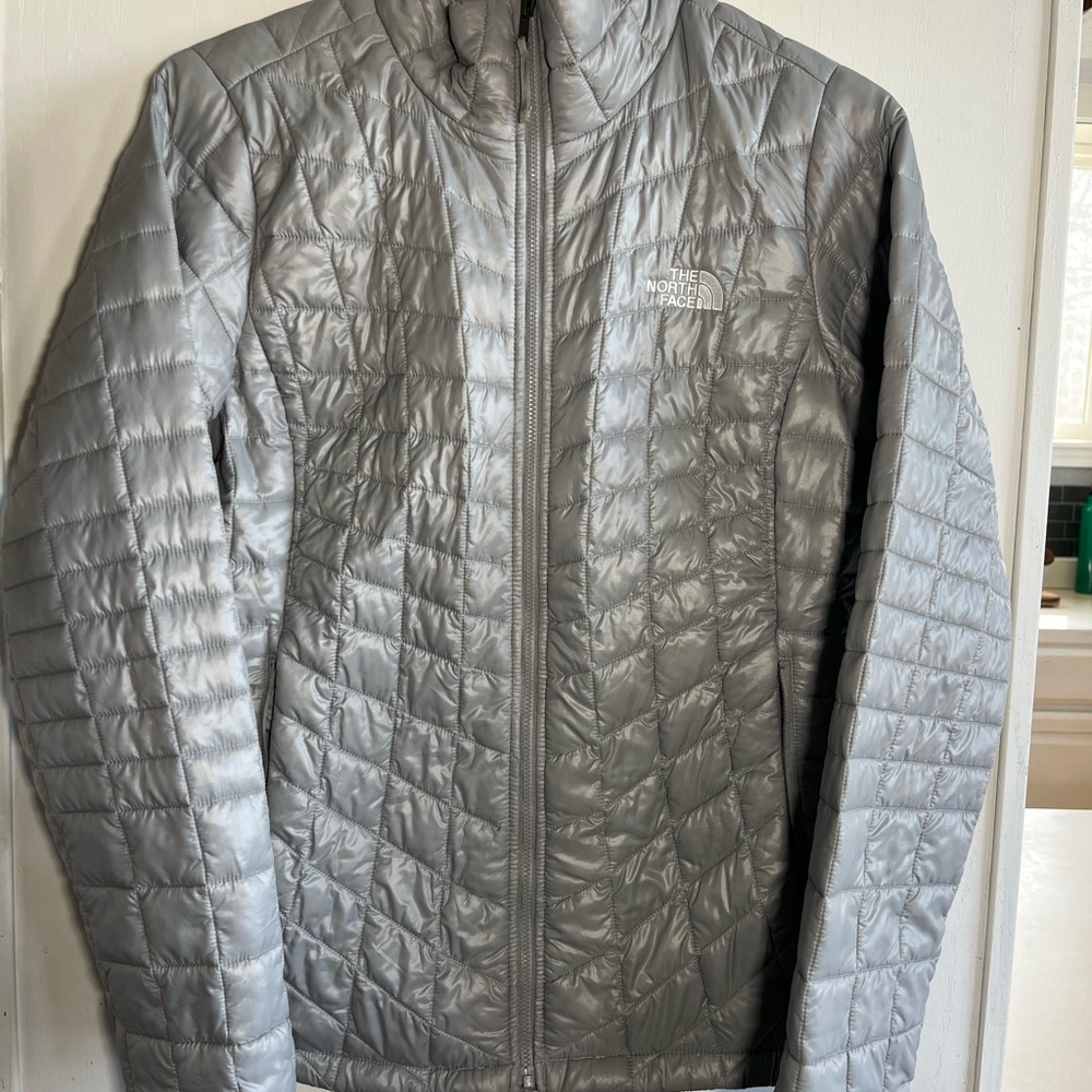 The North Face Silver Puffer Jacket Medium